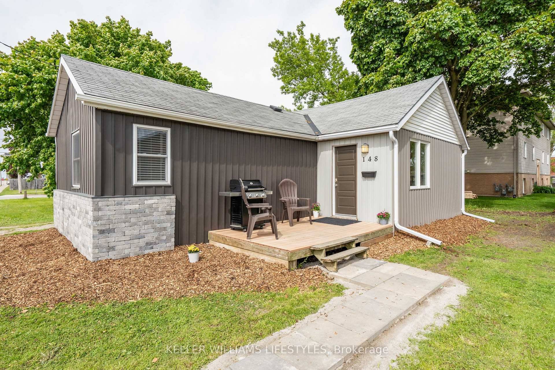 This recently renovated 3 bedroom, 1 bath home is a great opportunity for first time buyers or savvy investors.