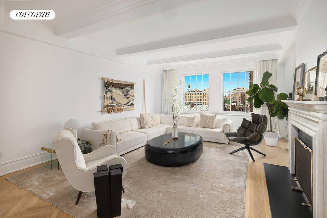 Welcome to residence 9C at 1185 Park Avenue, a reimagined classic eight that perfectly balances prewar grandeur and chic modern living.