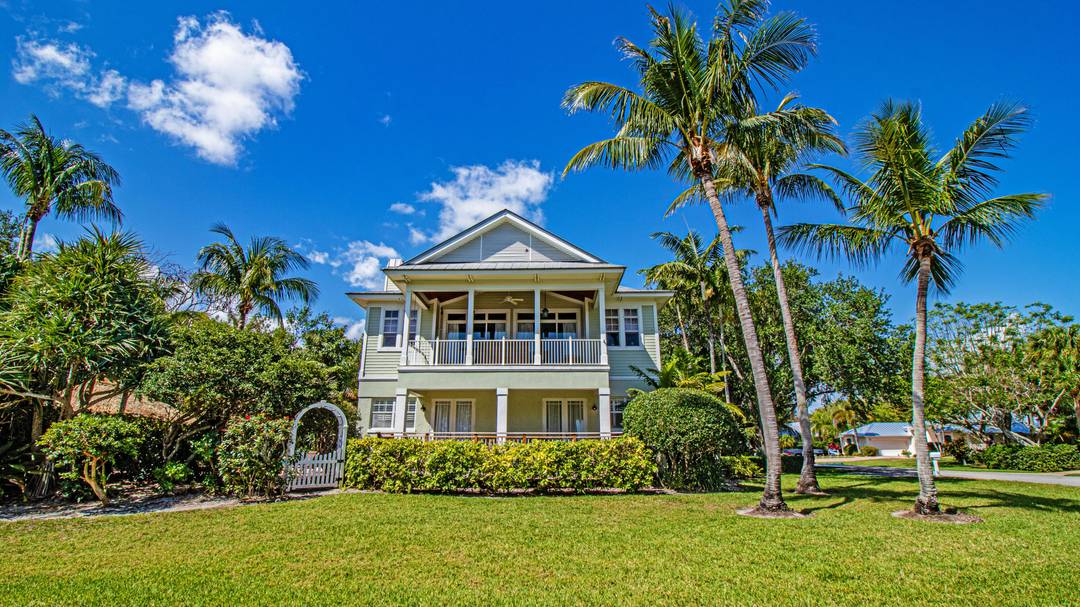 WELCOME to your own tropical PARADISE in the gated community of THE REEF.