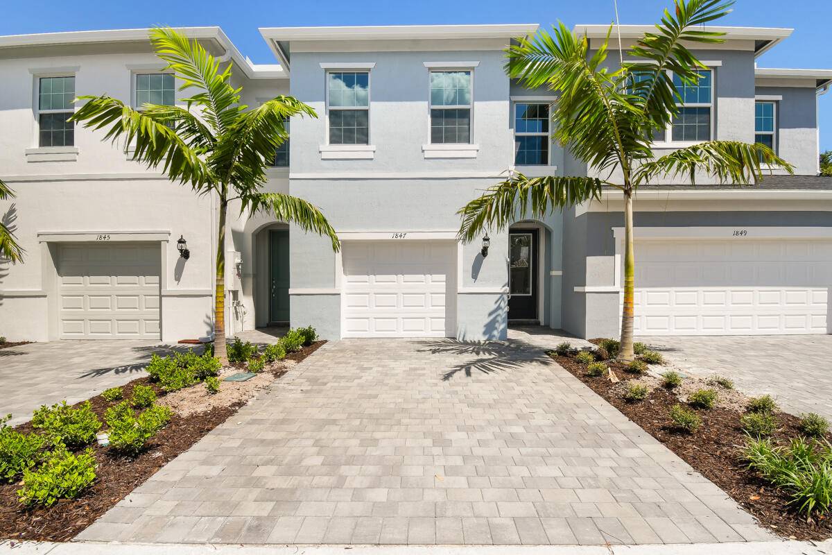 Location, Location, Location, Brand New Construction Never Lived In, Sun Lite, Spacious 3 Bed 2.
