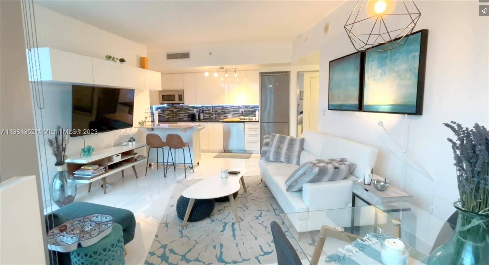 FULLY FURNISHED and Equipped !