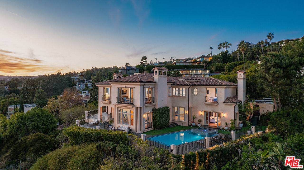 1260   St Ives Pl 5.0 Sunset Strip LA