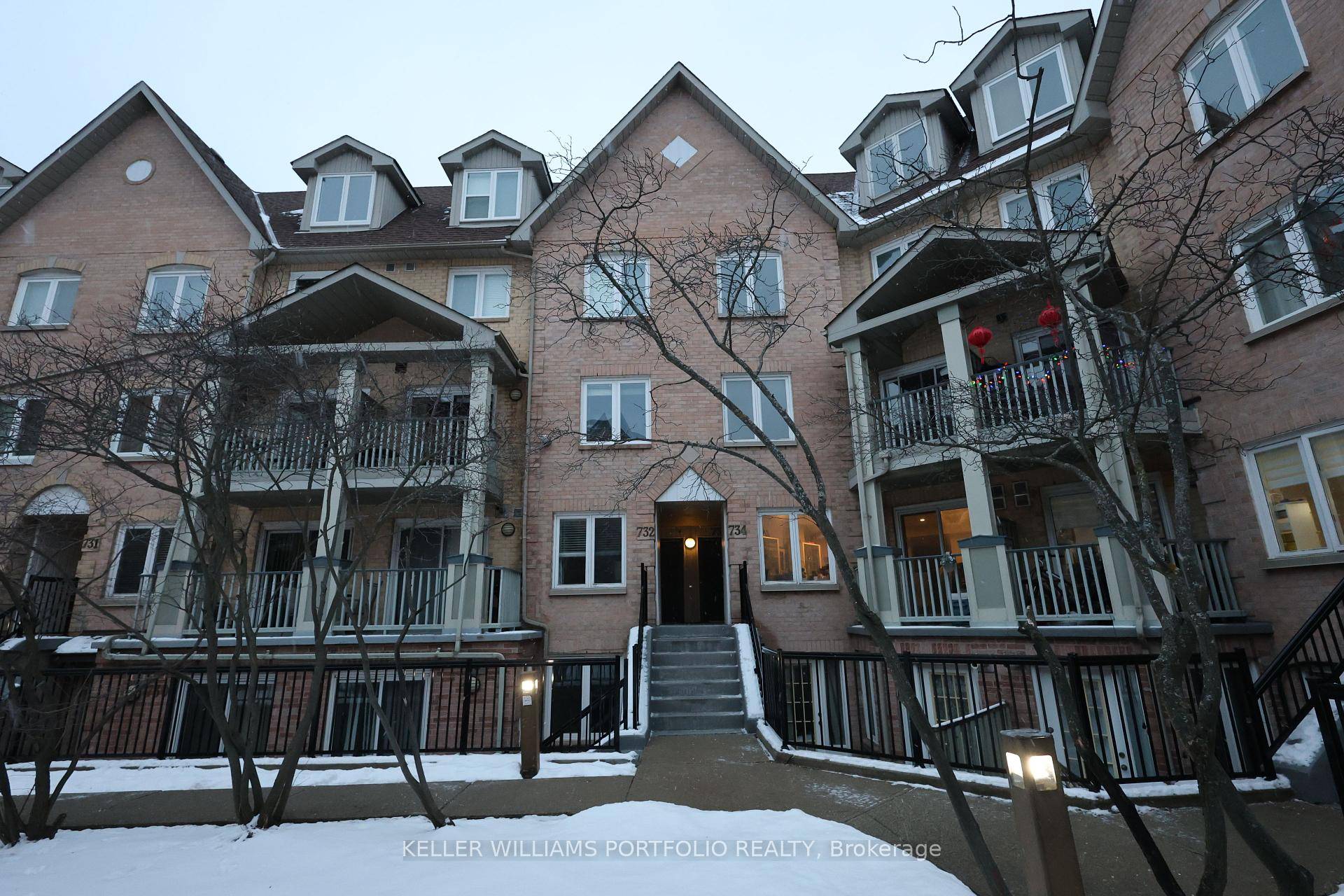 Welcome to this beautifully renovated 3 bedroom, 3 bathroom condo townhouse in the heart of the Observatory community in Richmond Hill.