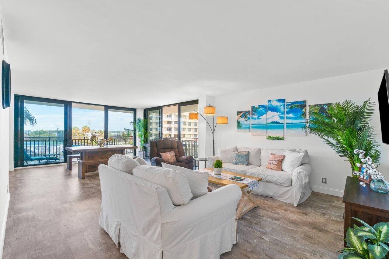 Beautiful 1st floor completely renovated, fully furnished, turnkey 2 bedroom 2 bath condo on Singer Island available for annual leasing !