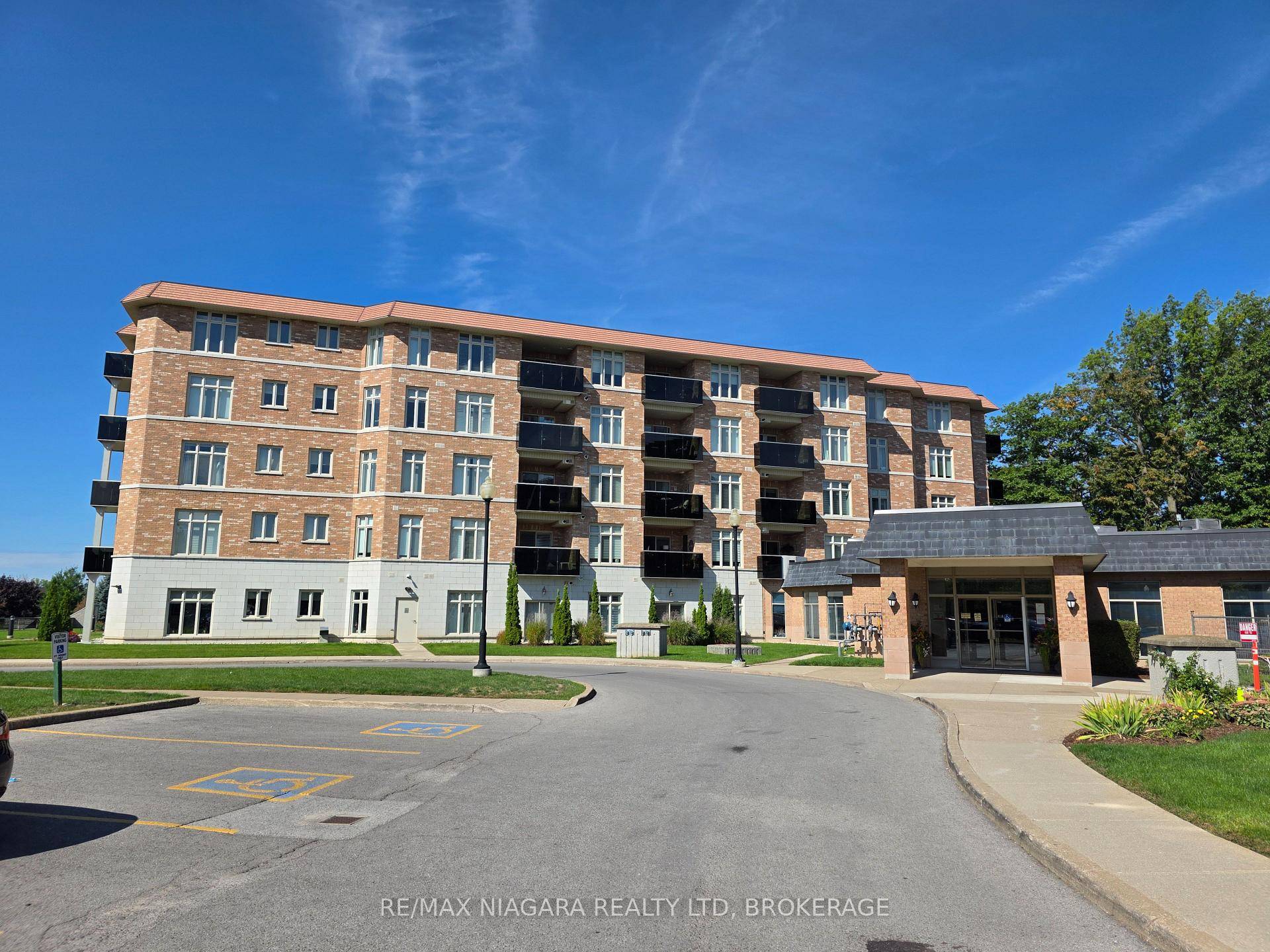 Upscale 2 bedroom 2 bathroom condo in the highly sought after Mansions of Forest Glen.