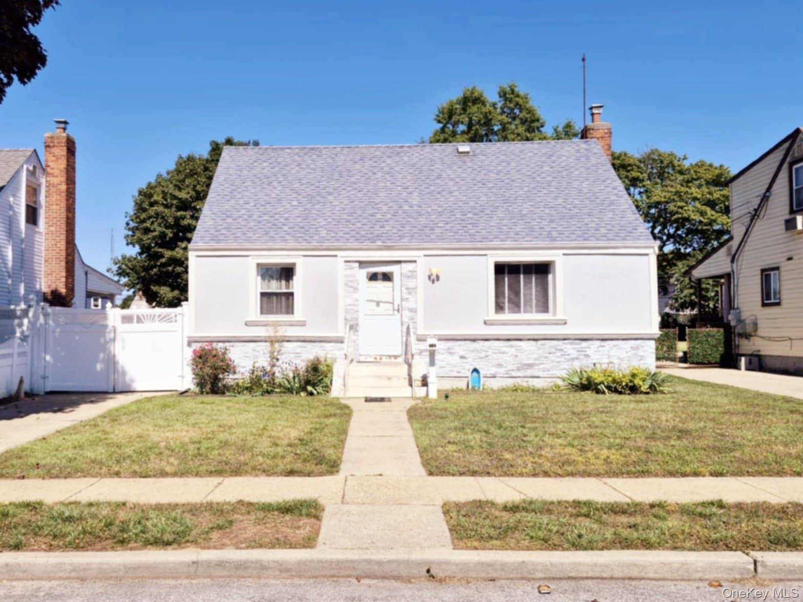 Excellent Condition Cape Home Close to Schools, Parks, Shopping, Hofstra University !