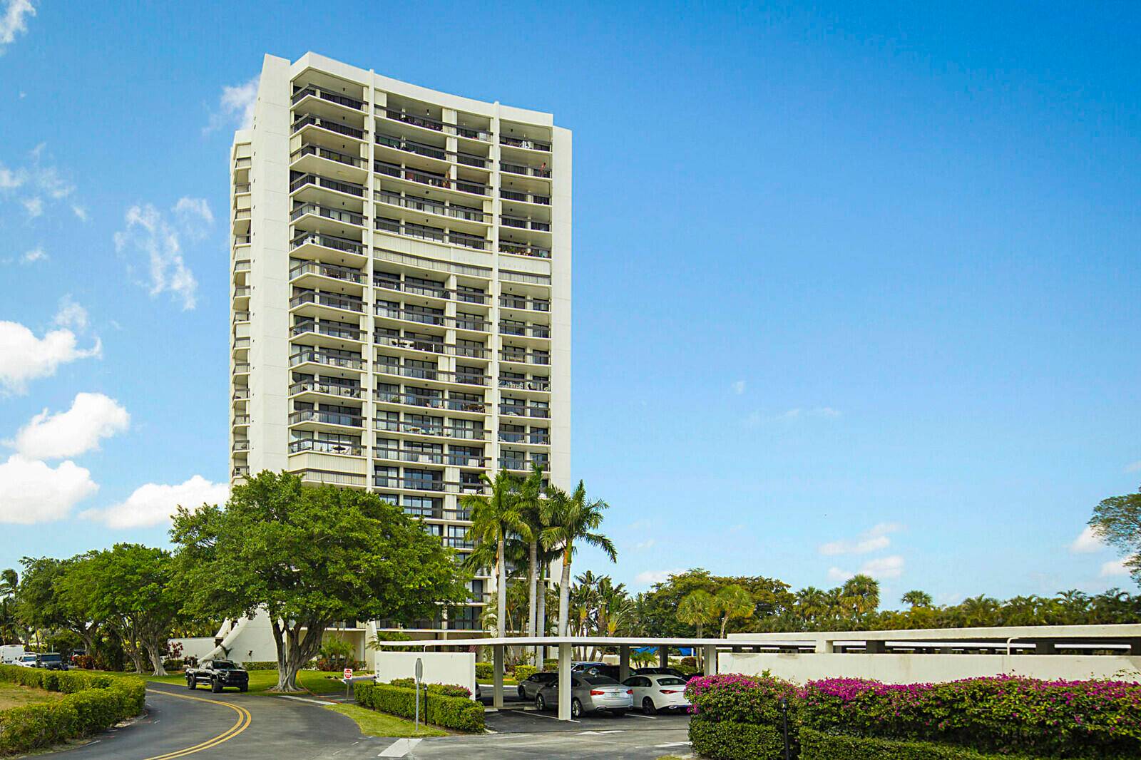 Welcome to this light filled 2 bedroom, 2 bathroom condo in a highly desirable building in the sought after Land of the Presidents community in West Palm Beach !
