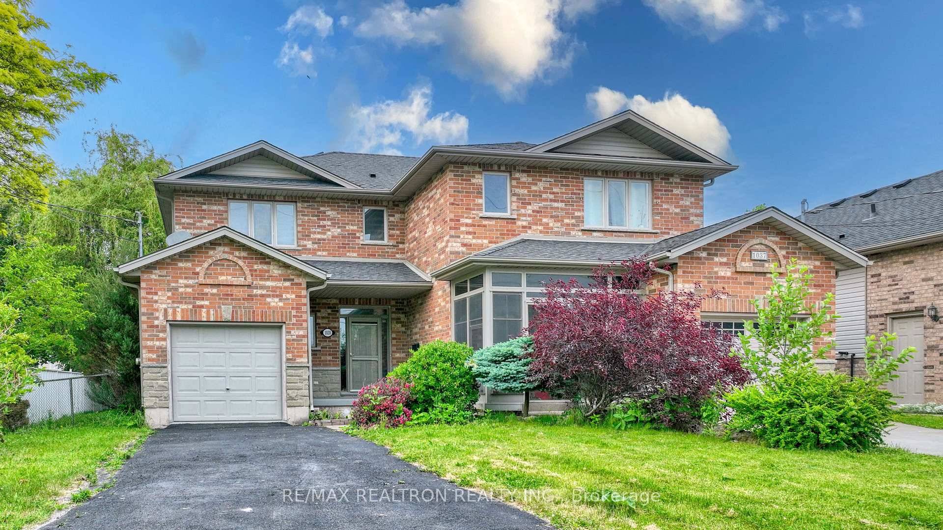 GORGEOUS 3 Bedroom 4 Washroom Semi Detached House Nestled In The Highly Sought After GRAPEVIEW COMMUNITY Great Location ; Close To Hwys QEW amp ; 406, GO Station, Transits, Lake, ...