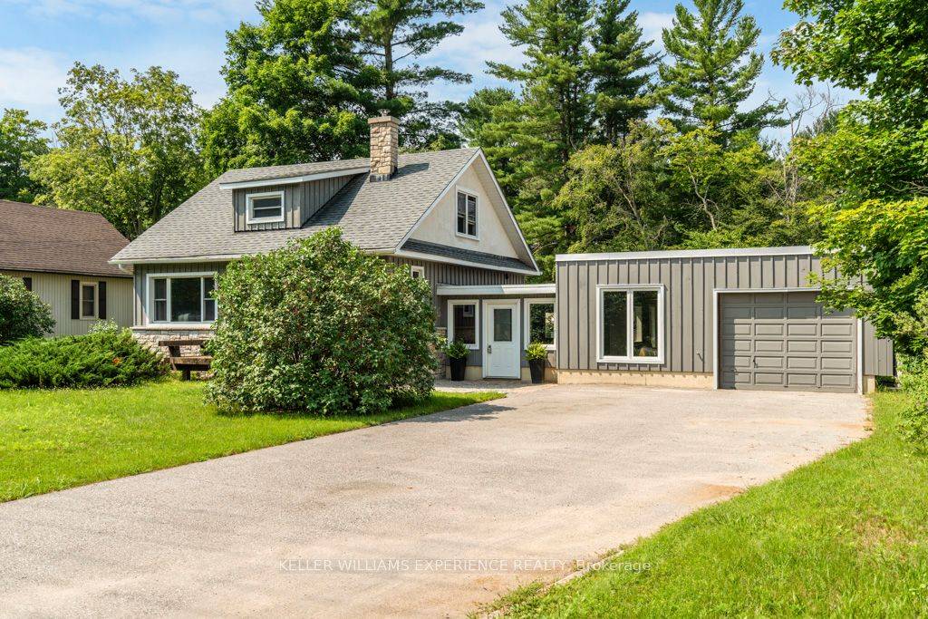 This beautifully updated turnkey home in Wyevale offers a unique and rare opportunity.