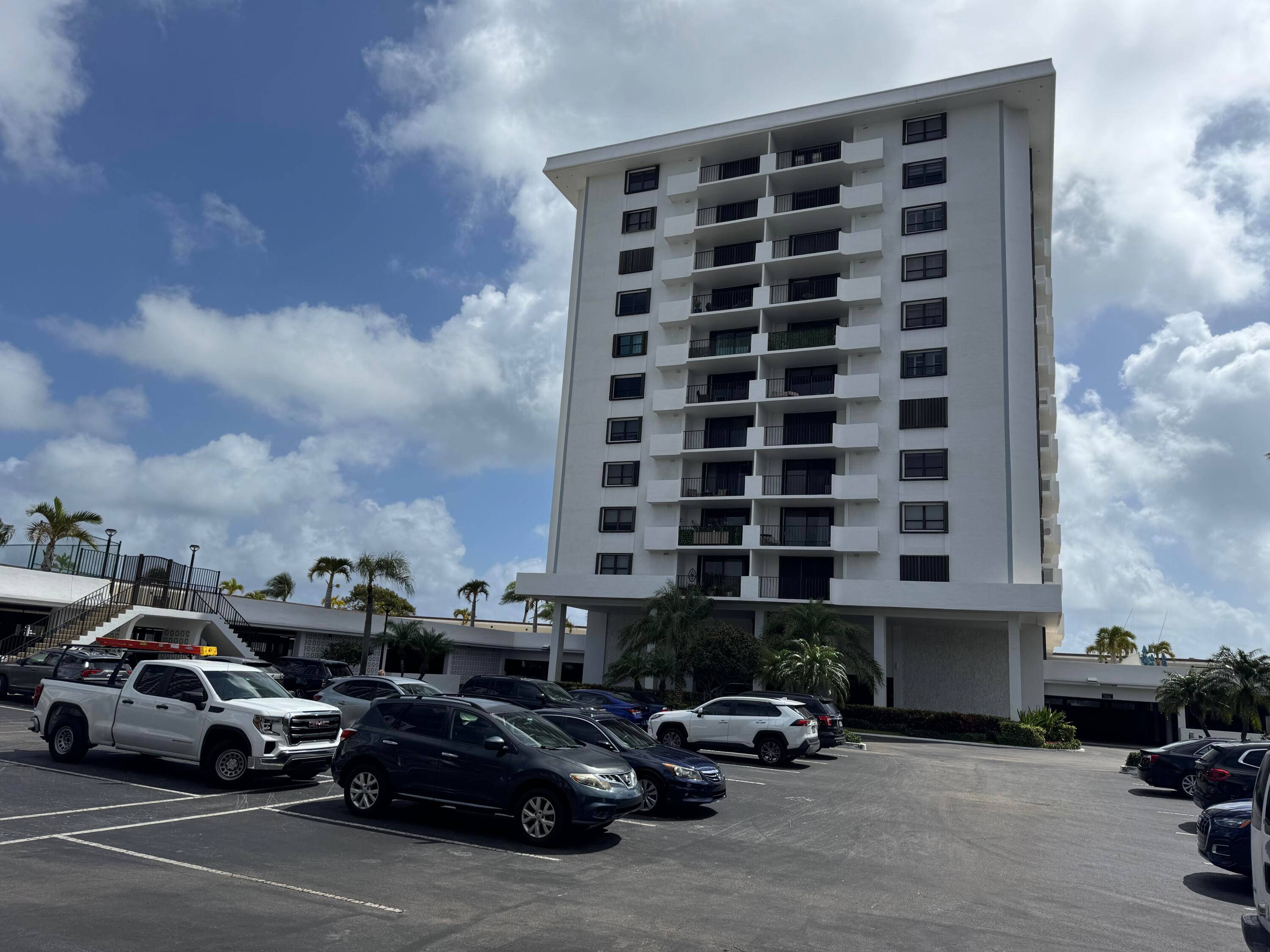 Beautiful Waterfront Manned Gated Community, With Marina And Restaurant, Community Room, Pool, And Tennis.