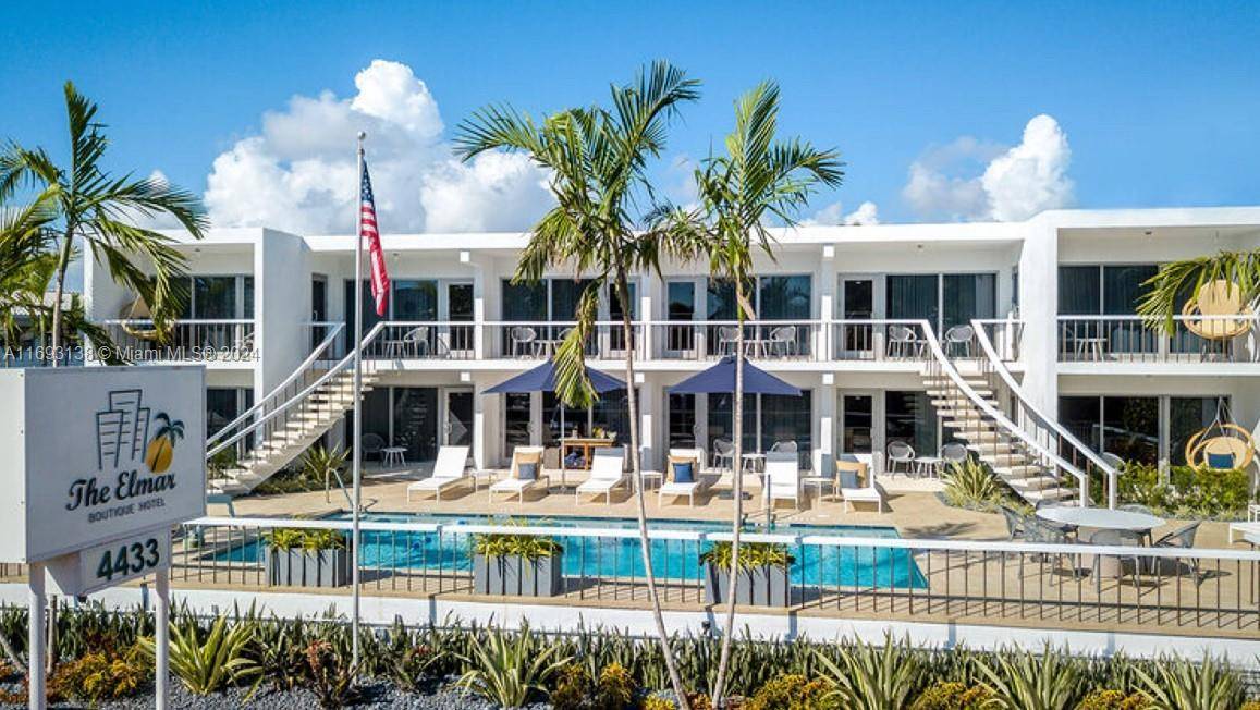 Superior location, El Mar Dr Steps to beach, shops, restaurants, bars, fishing pier, tennis courts, oceanfront park.