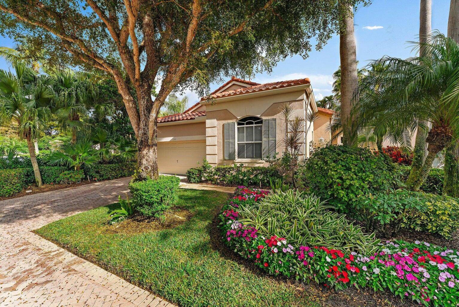 Spend the winter in paradise and enjoy the ultimate resort style lifestyle in this gated golf club community !