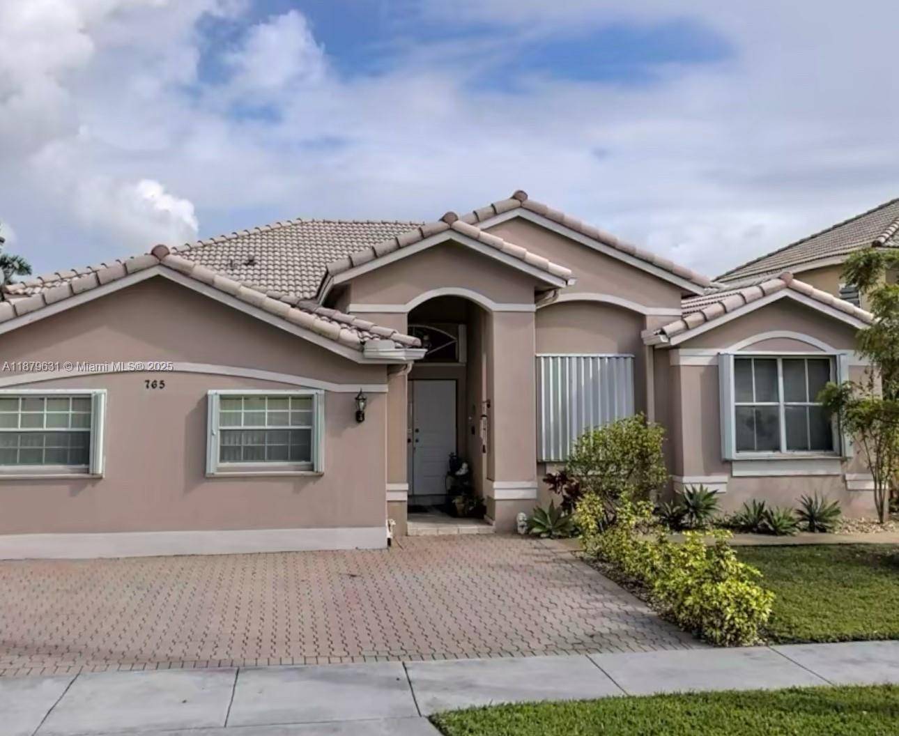 Beautiful 4 bed, 2. 5 bath home in highly sought after Shoma Estates.