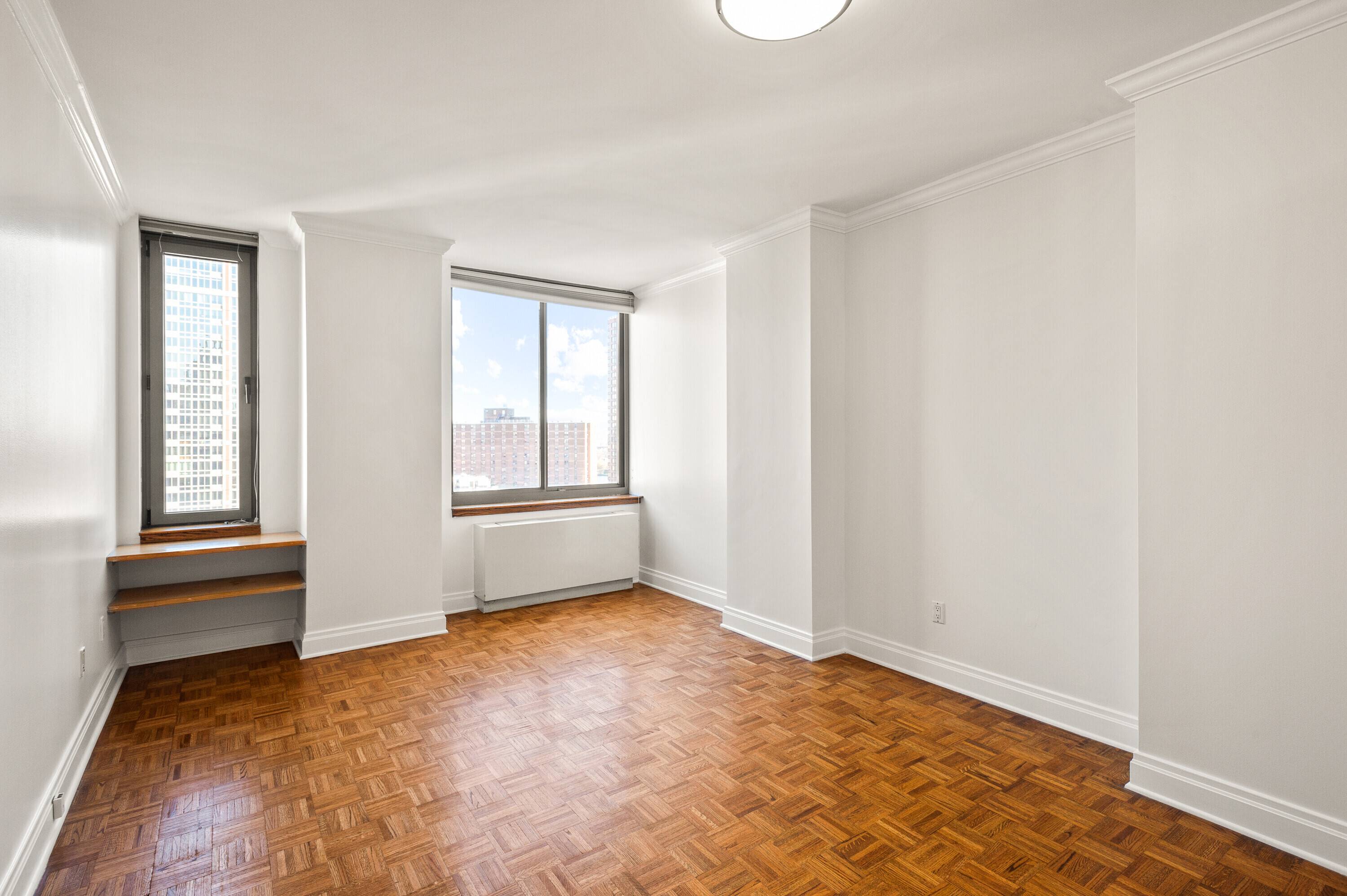 HIGH FLOOR UNFURNISHED 1 BED CONDO SPECTACULAR RIVER AND OPEN CITY VIEWS OPEN KITCHEN HOME OFFICE NOOK NORTH amp ; SOUTH EXPOSURES This super bright and sunny apartment is in ...