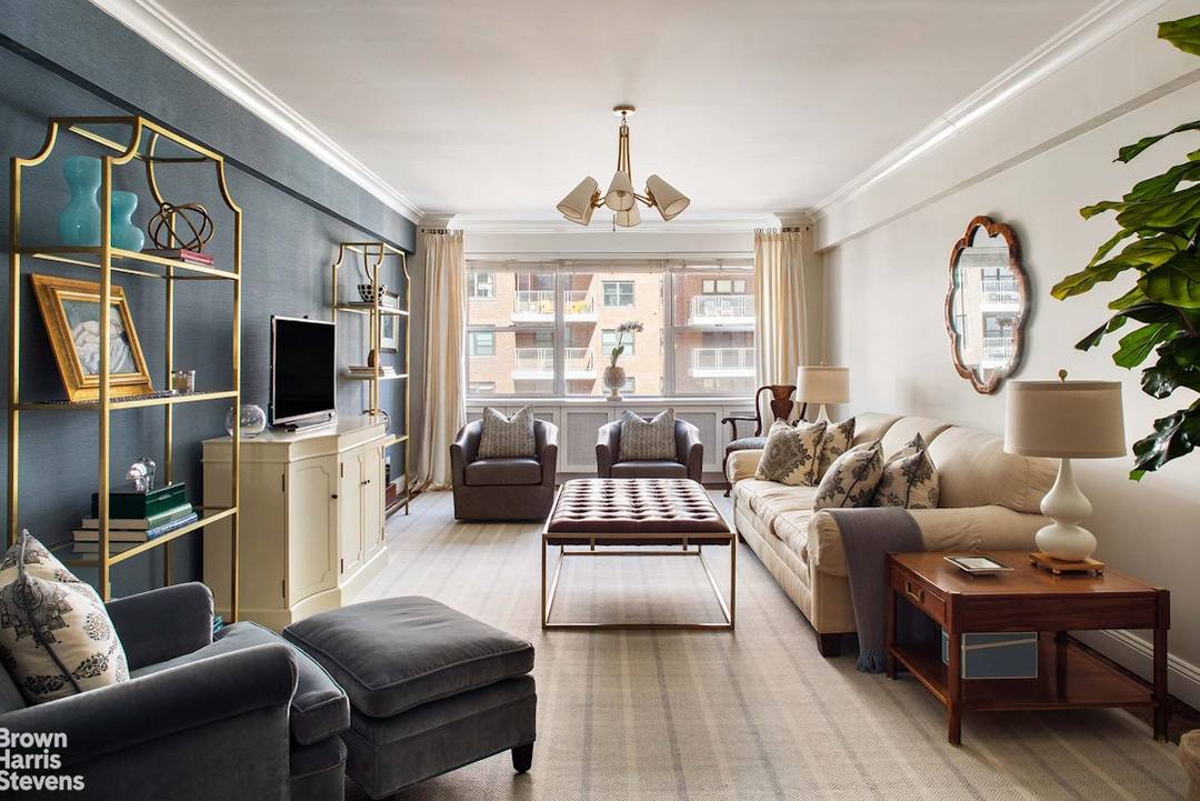 With great attention to detail, this one bedroom, one bathroom home with powder room has been stylishly renovated to create a serenely spacious residence that exudes a quiet luxury.