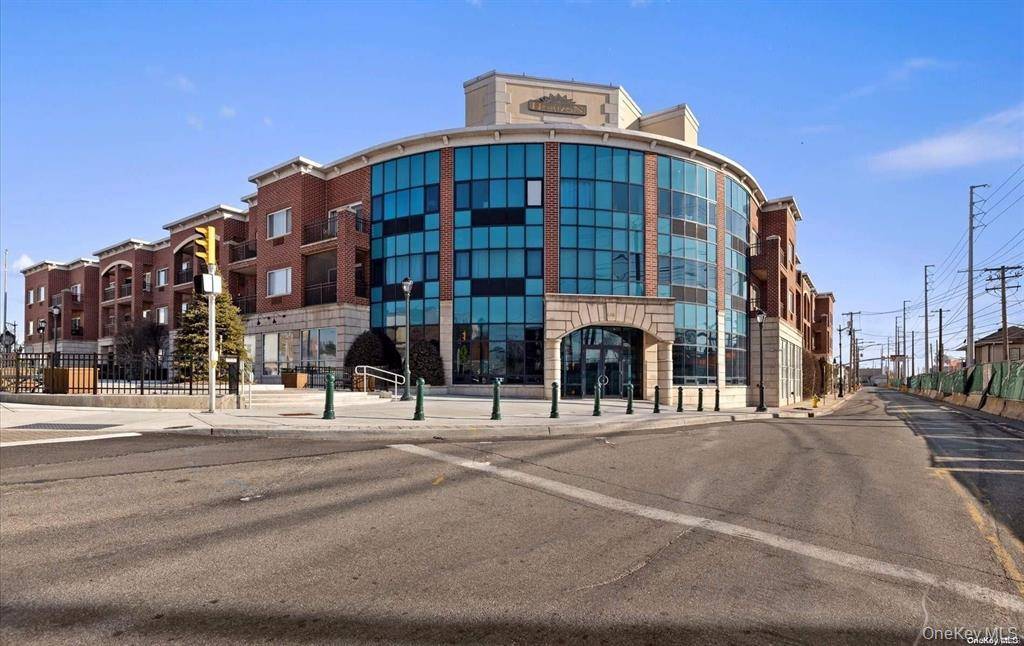 Luxury Horizon Condominium of Westbury includes all amenities.