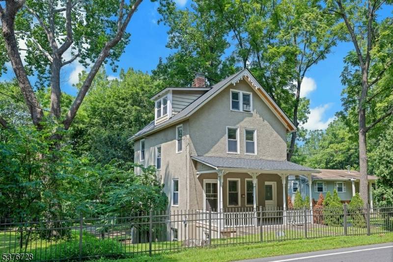 Welcome to the heart of charming Peapack Gladstone !