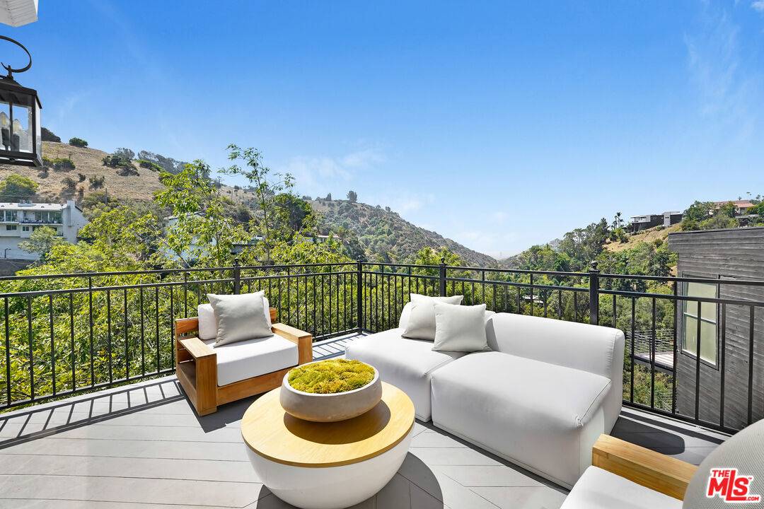 2506   Zorada Dr 4BR Hollywood Hills East La