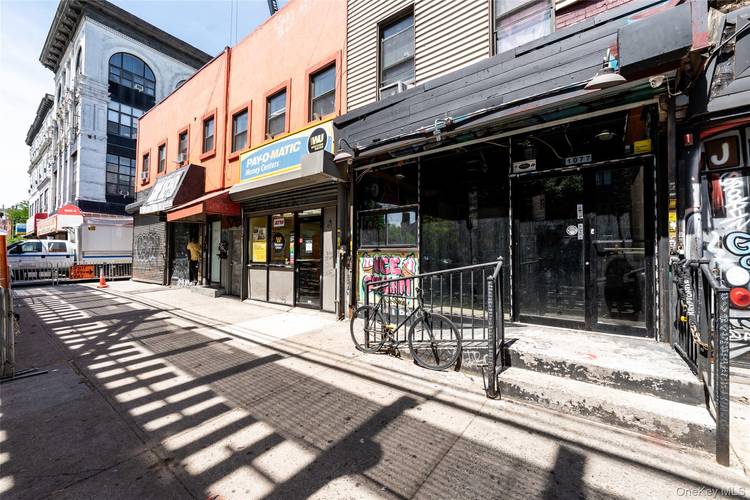 Ground Floor retail for rent 18 Foot frontage, Extensive space with full floor availability, High ceilings, Exposed cylinder block.