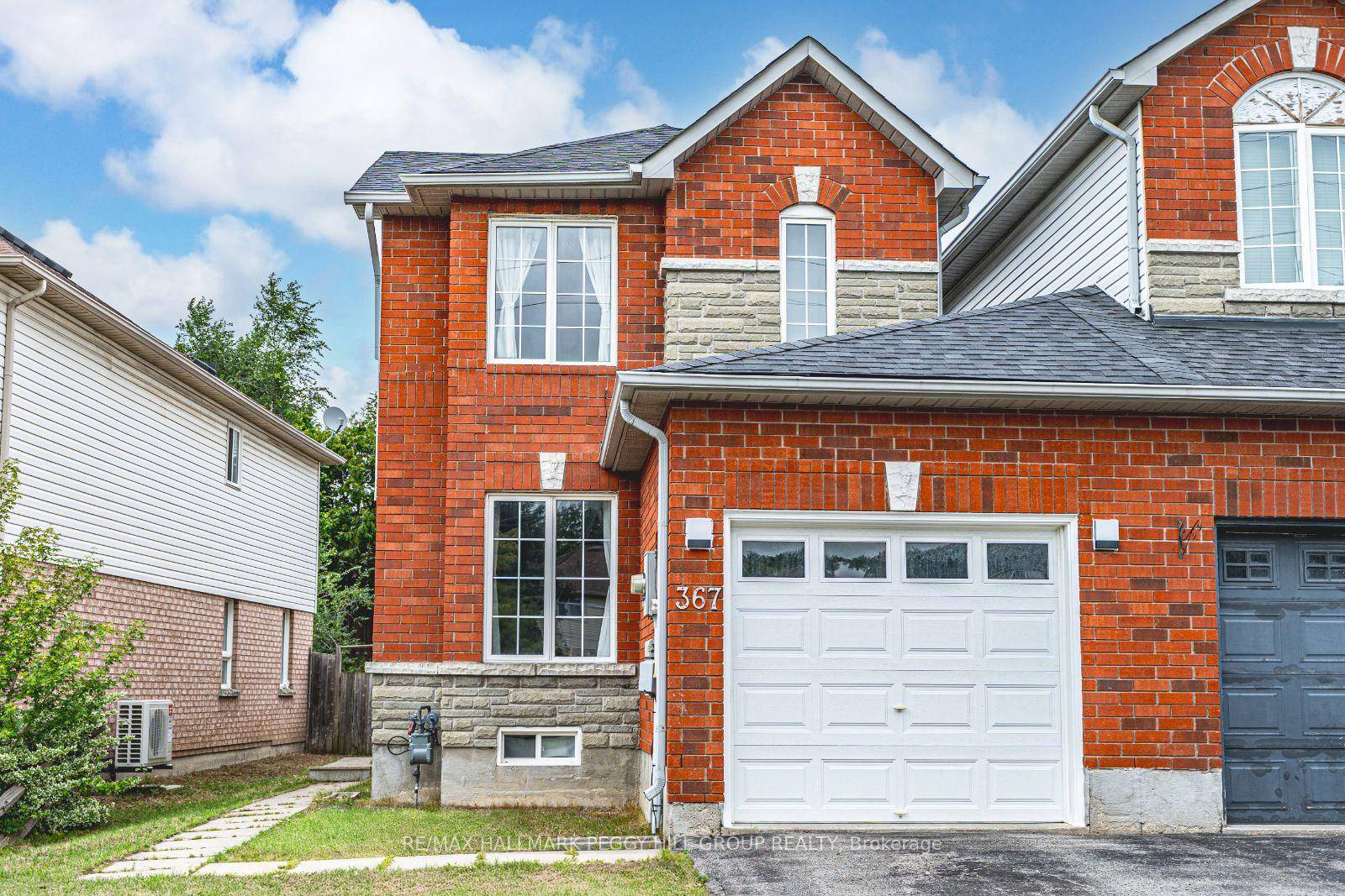 STYLISHLY UPDATED amp ; EXCEPTIONALLY WELL MAINTAINED HOME PROVIDING FAMILY COMFORT amp ; EVERYDAY CONVENIENCE !