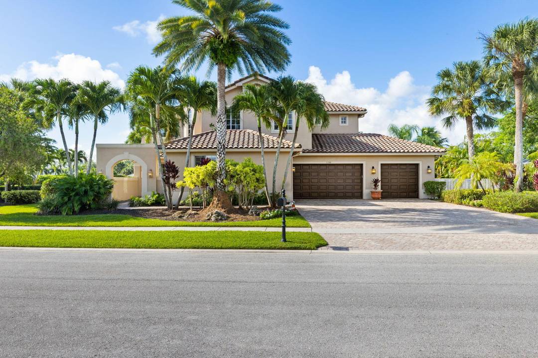 Welcome to 11788 Knightsbridge Place, a stunning estate in the heart of Wellington, Florida.
