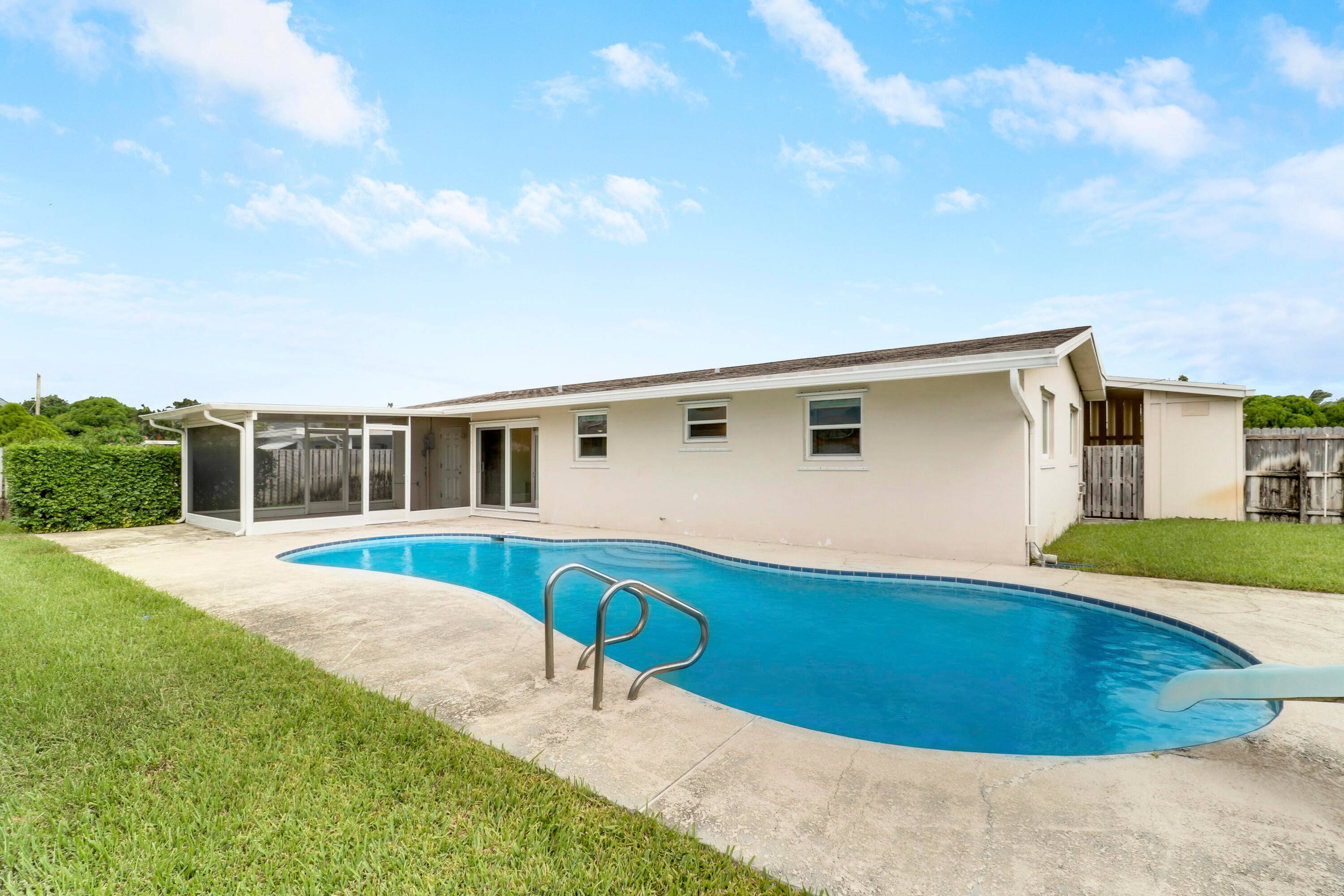 Charming 3 Bedroom Home in Polo Estates Club West Palm BeachWelcome to this great 3 bedroom, 2 bathroom home in Polo Estates Club.