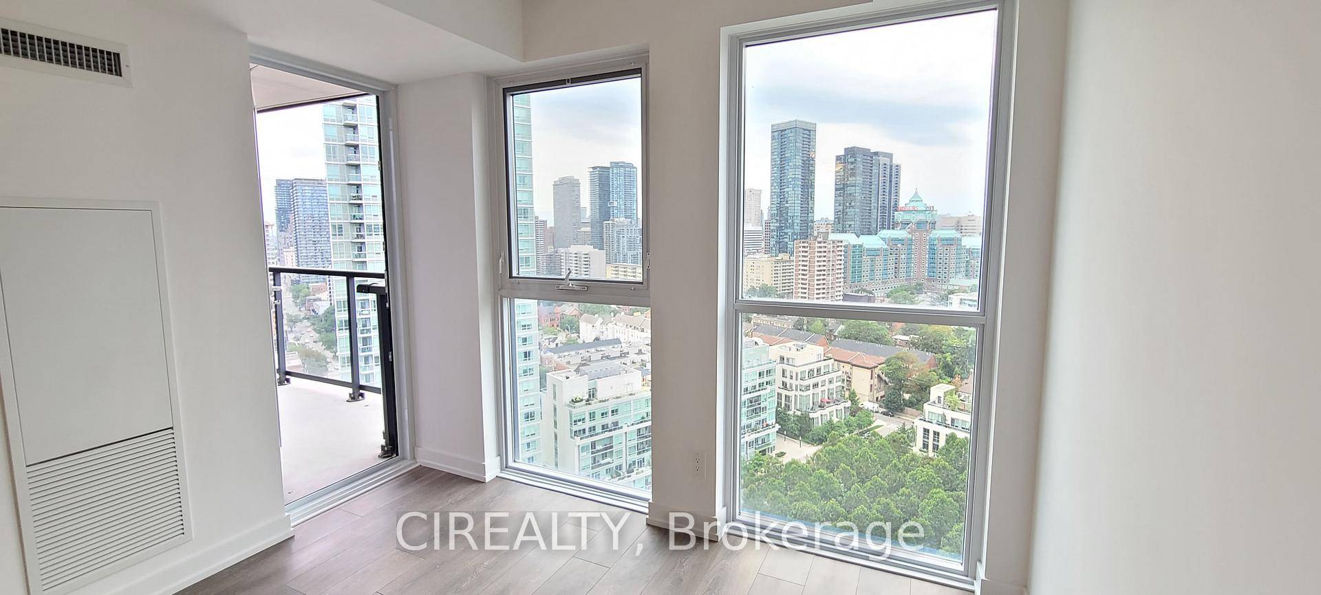 Welcome To Your New Home In this Modern Condo Building In The Heart Of Downtown Toronto With A Spacious North Facing Corner Unit 1 Den.
