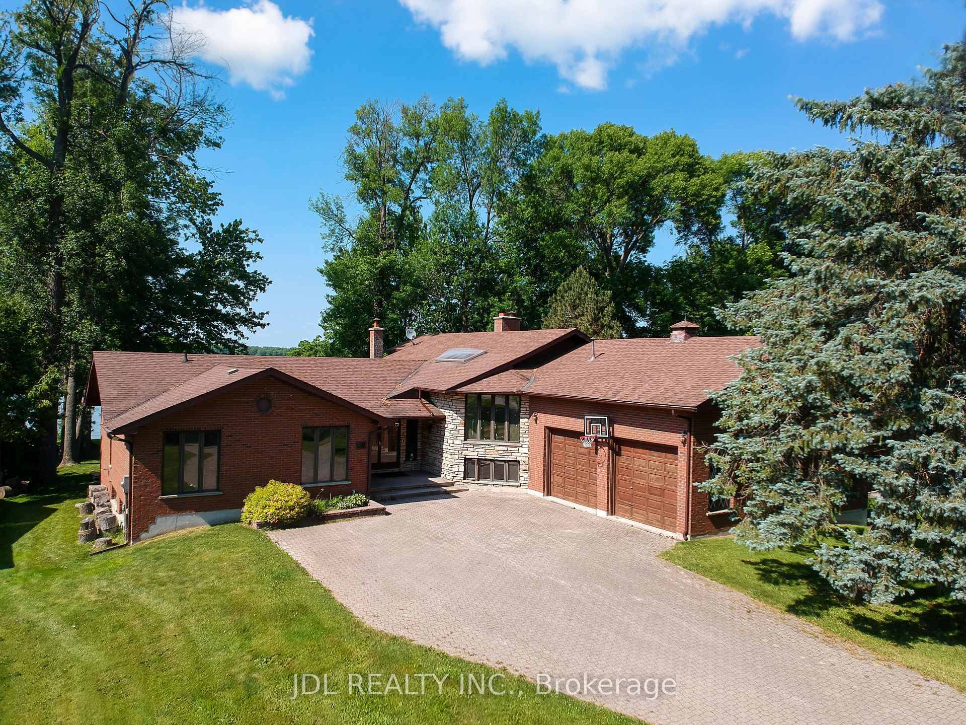 Spectacular waterfront 4 Season home with great potential for 6 Figure Income on the lake Simcoe with just over 1 2 acre land, 5000 sqft flr area First flr area ...