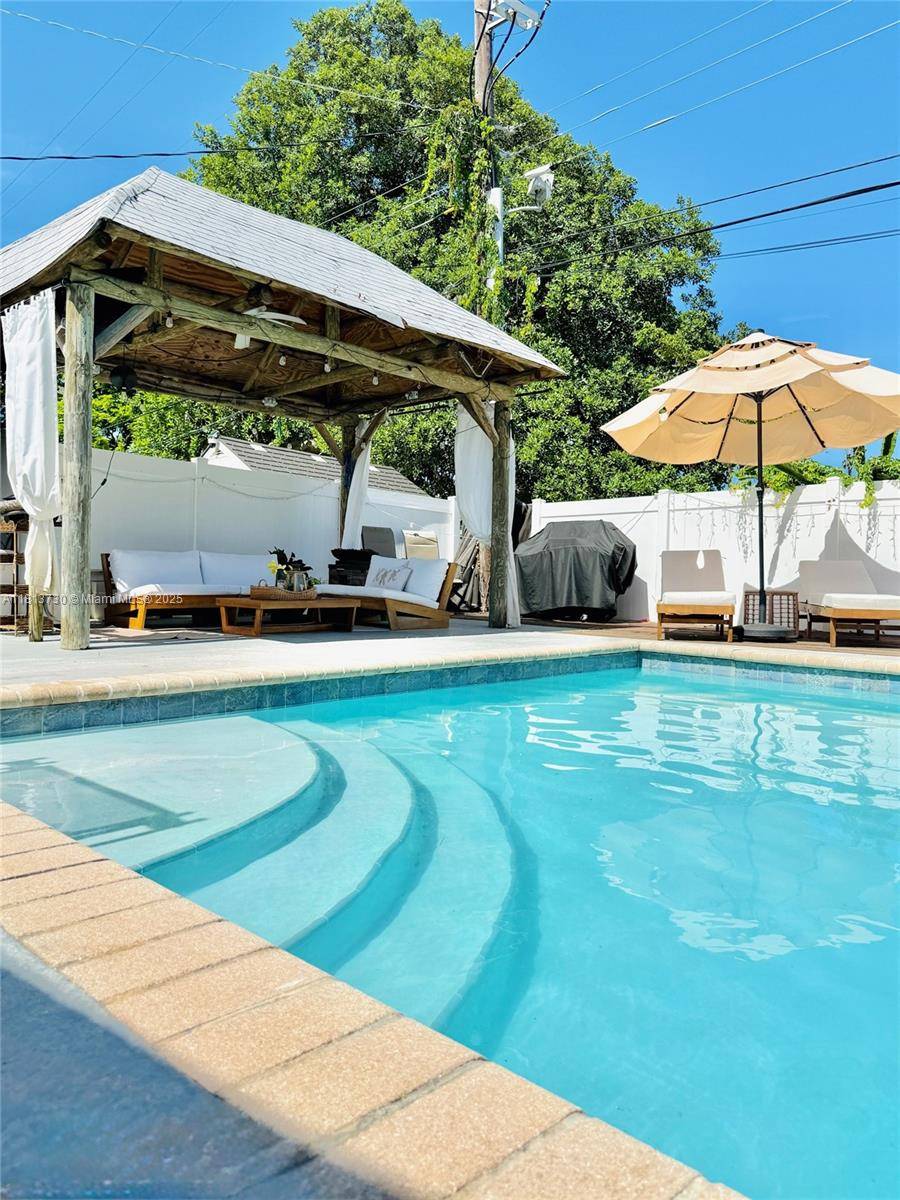 Located in a quiet Cul de sac street, Updated kitchen and floors with new appliances, private pool, minutes from the beach, highway, and mall.