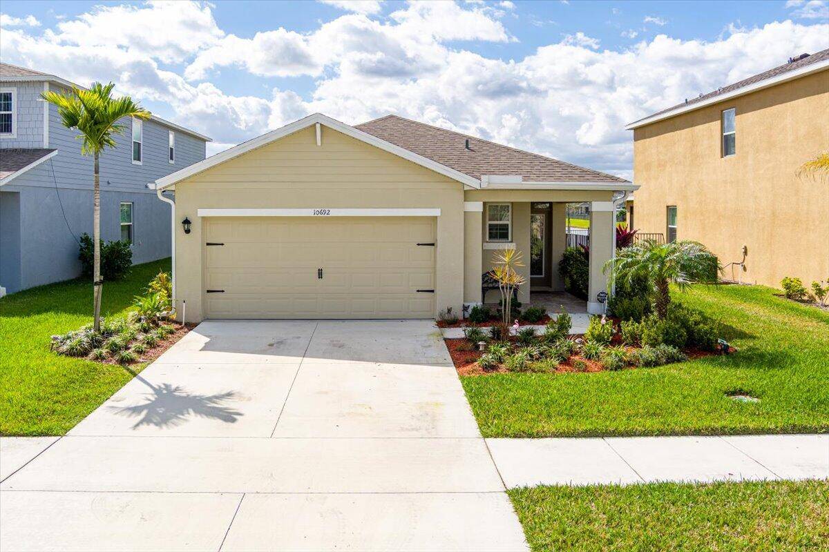 Welcome to this beautiful like new lakefront property.