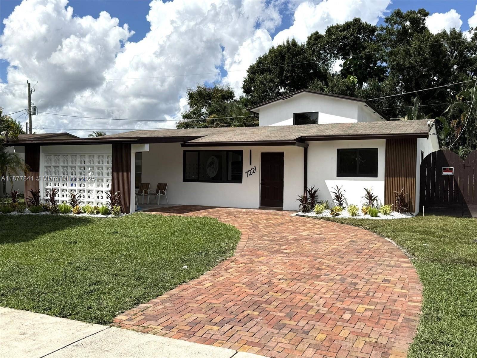Hollywood Modern Gem with Generator amp ; Huge Backyard !