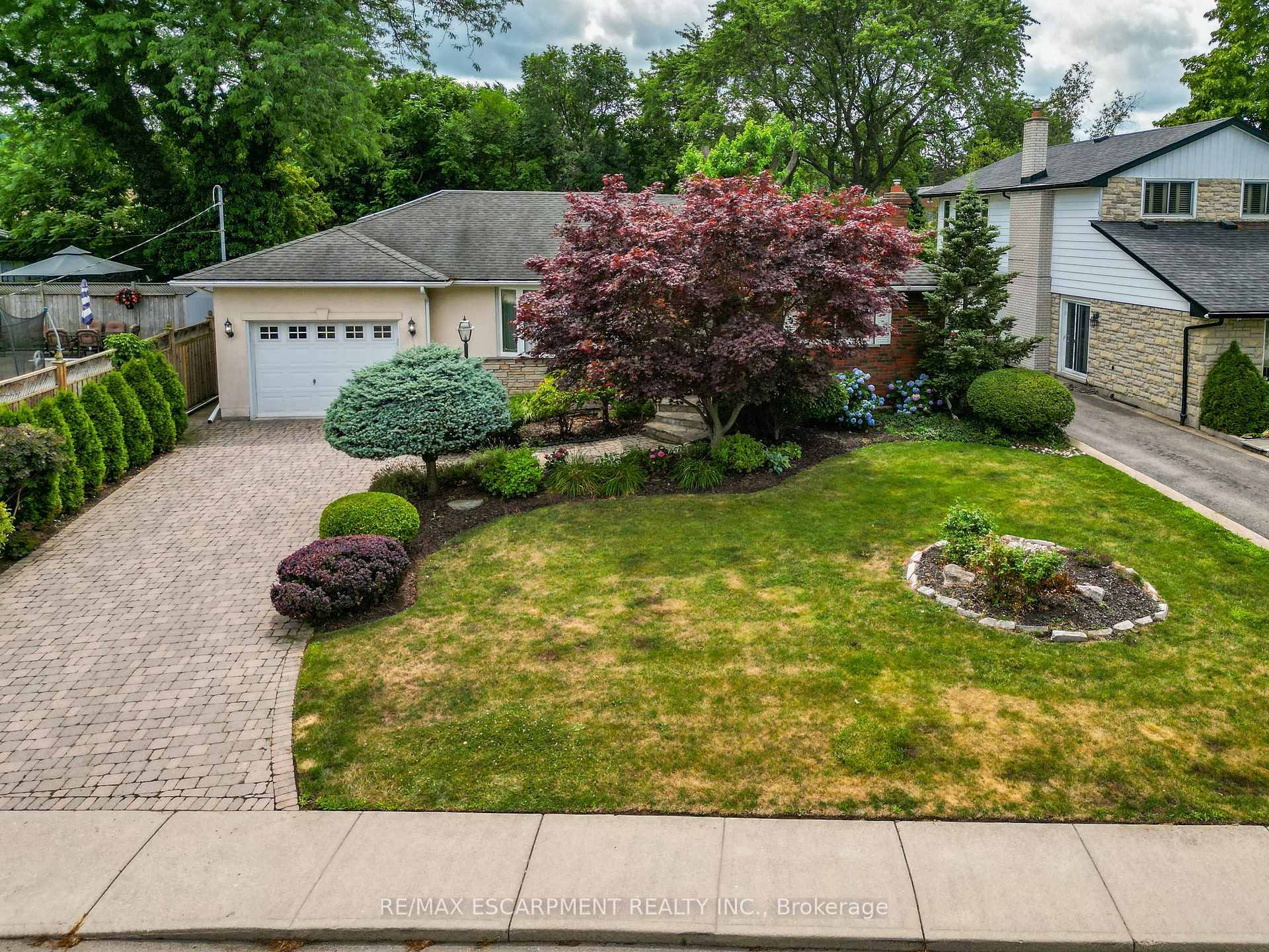 STYLISH BUNGALOW w PRIVATE BACKYARD OASIS.