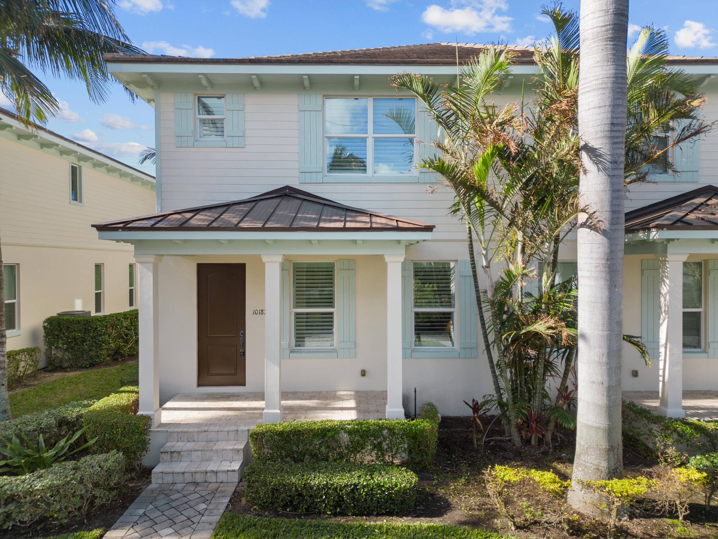Discover the ultimate beach retreat on Hutchinson Island with direct ocean access just steps away and the tranquil intracoastal waters behind.