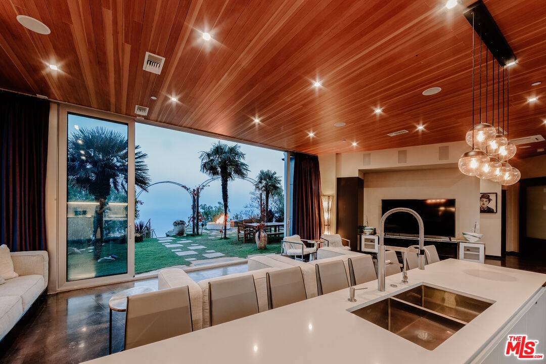 2050   Rambla Pacifico St 7BR Malibu La