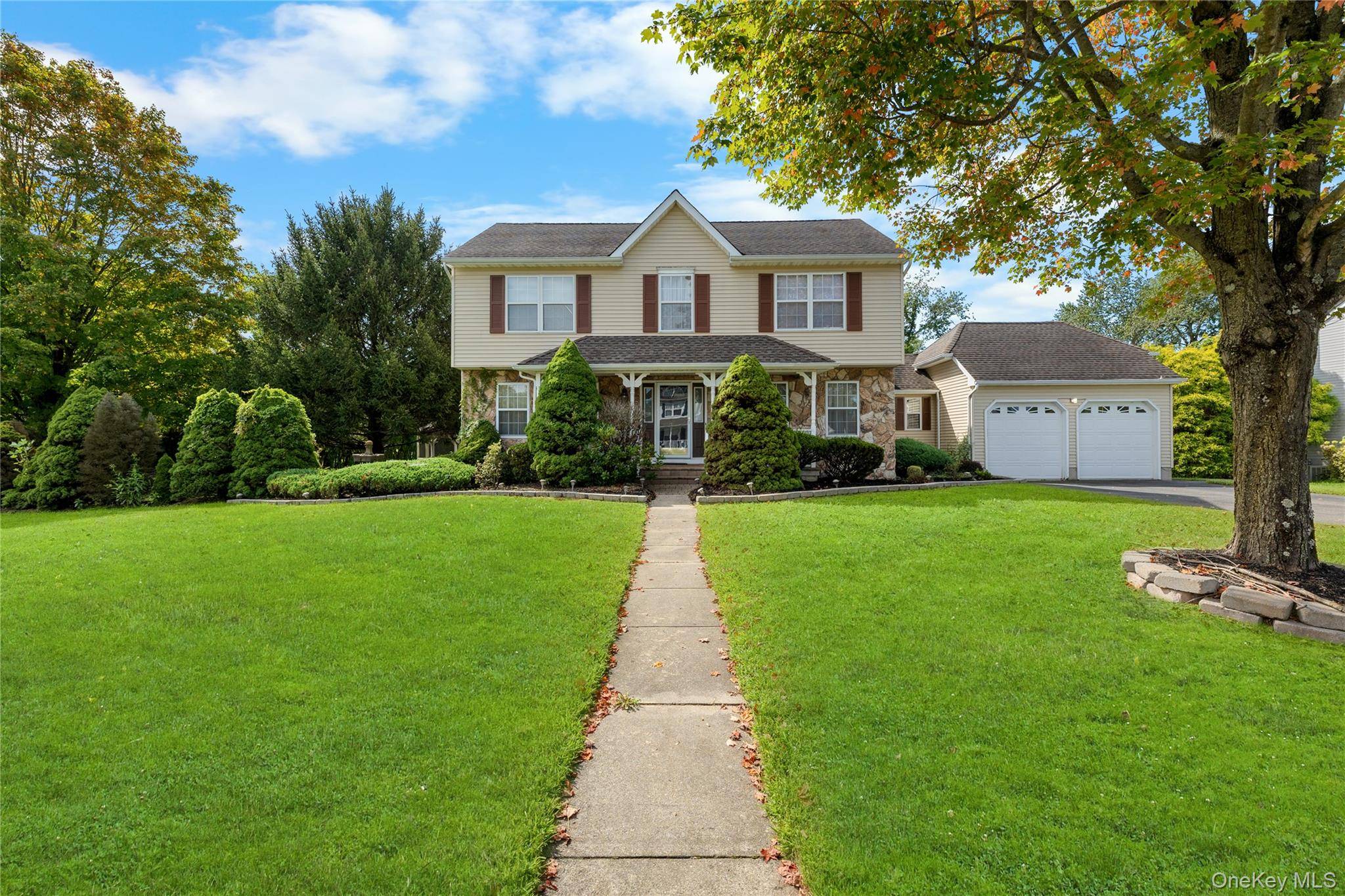 Experience unparalleled elegance in this stunning 4 bedroom, 4 bathroom home, boasting over 2, 806 sq ft of refined living space in a prestigious cul de sac location.