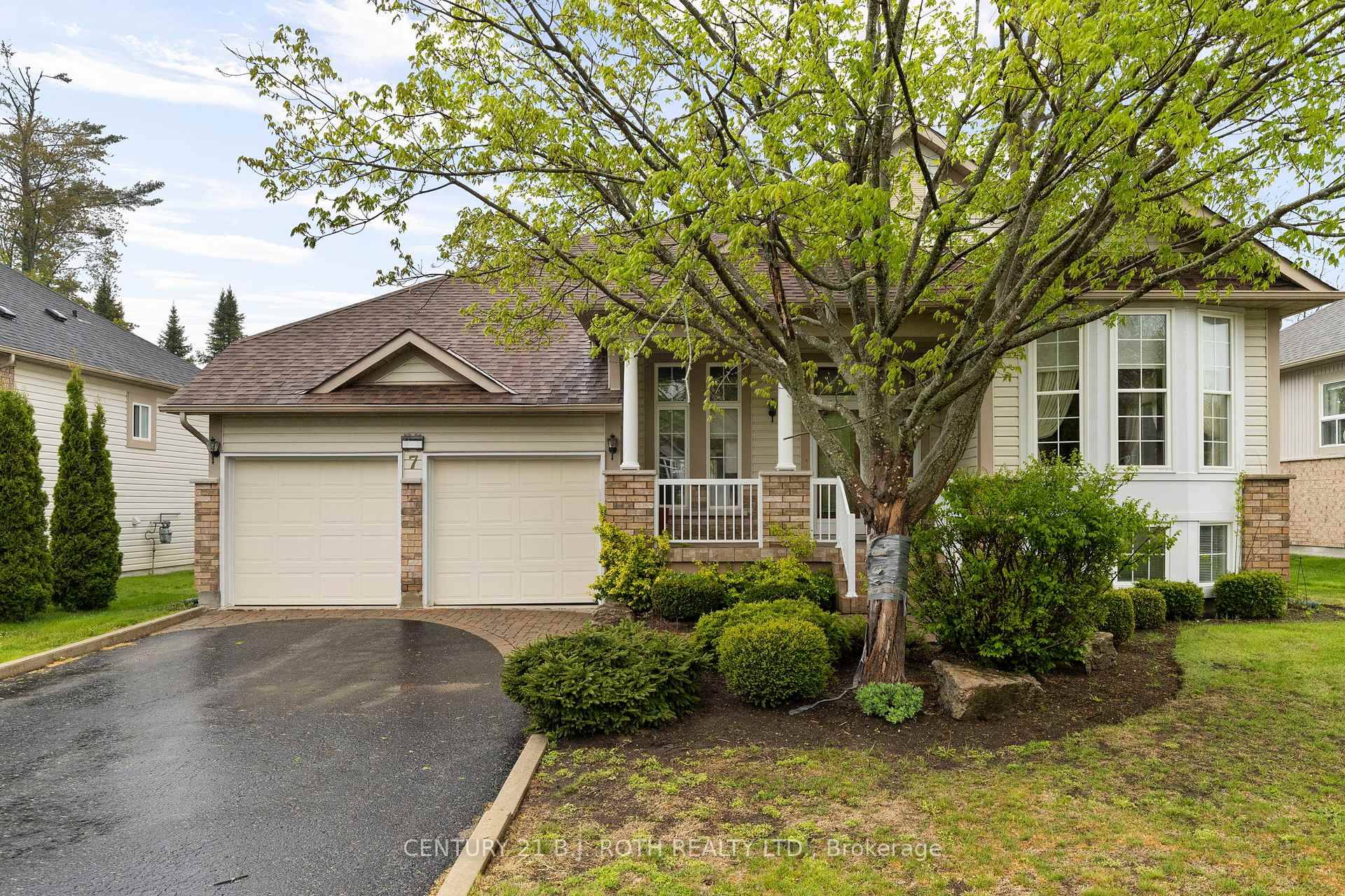 Nestled in one of Wasaga Beach's most sought after neighbourhoods, this beautiful bungalow offers the perfect blend of nature, community, and comfort.