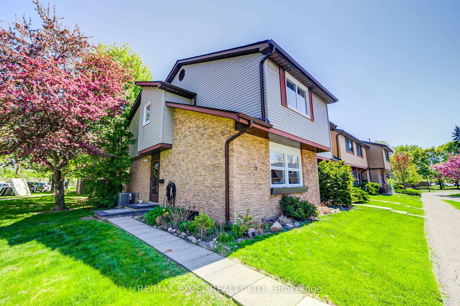 Rarely Offered, This Well Maintained End Unit Condo Townhome Features A Spacious And Functional Layout Filled With Natural Light From Numerous Large Windows.