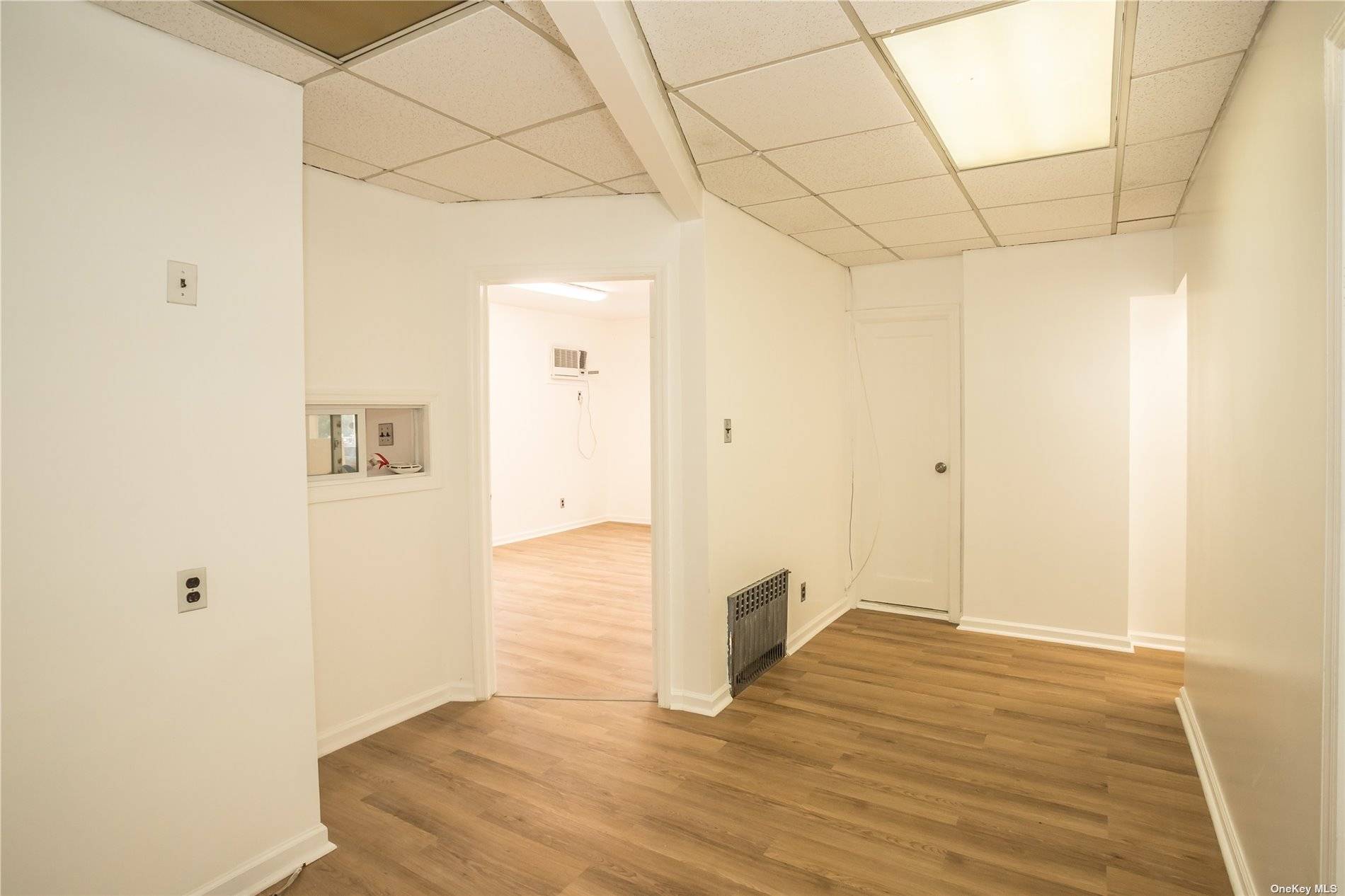 Great opportunity for a medical or office space right on Myrtle Ave, Glendale, Queens !