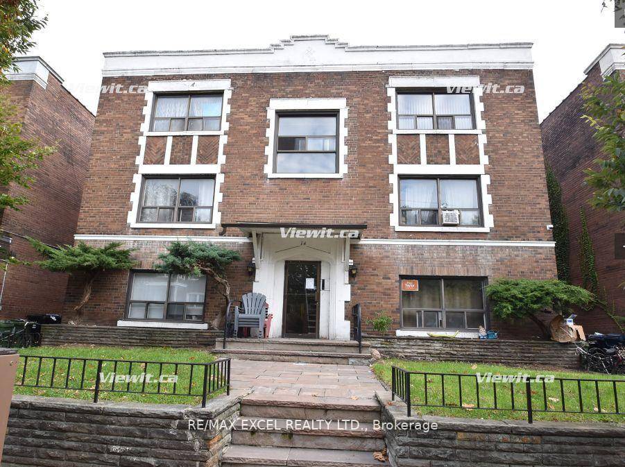 Enjoy A Beautiful 1 Bedroom On The 3rd Floor.