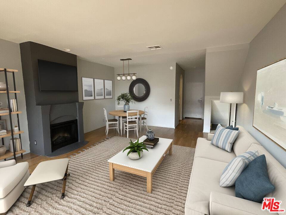 828  N Hudson Ave 2BR Hancock Park La
