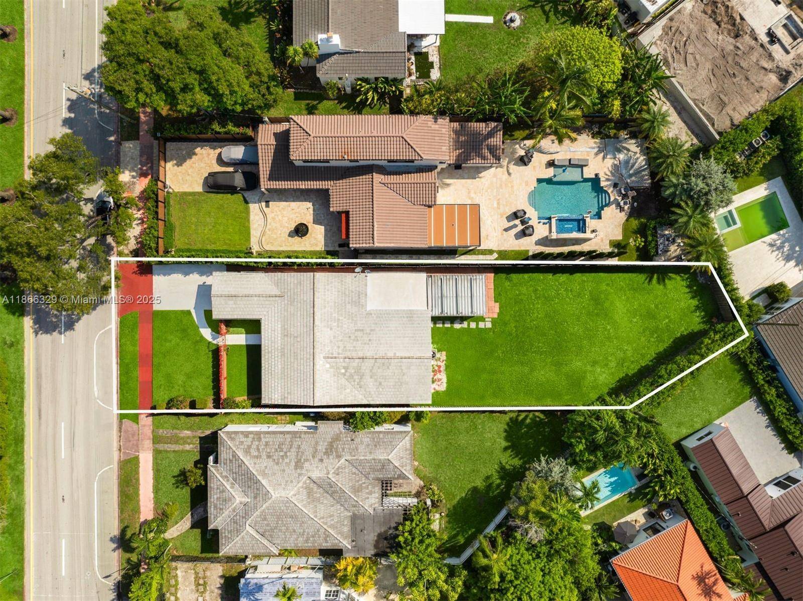 Fantastic development opportunity in the heart of Miami Beach.