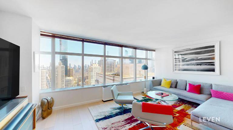 CENTRAL PARK VIEWS AND HIGH END FINISHES, WITH OUTFITTED CLOSETS AND A POWDER ROOMWelcome to Unit 37F at 3 Lincoln Center, located at 160 West 66th Street in the desirable ...