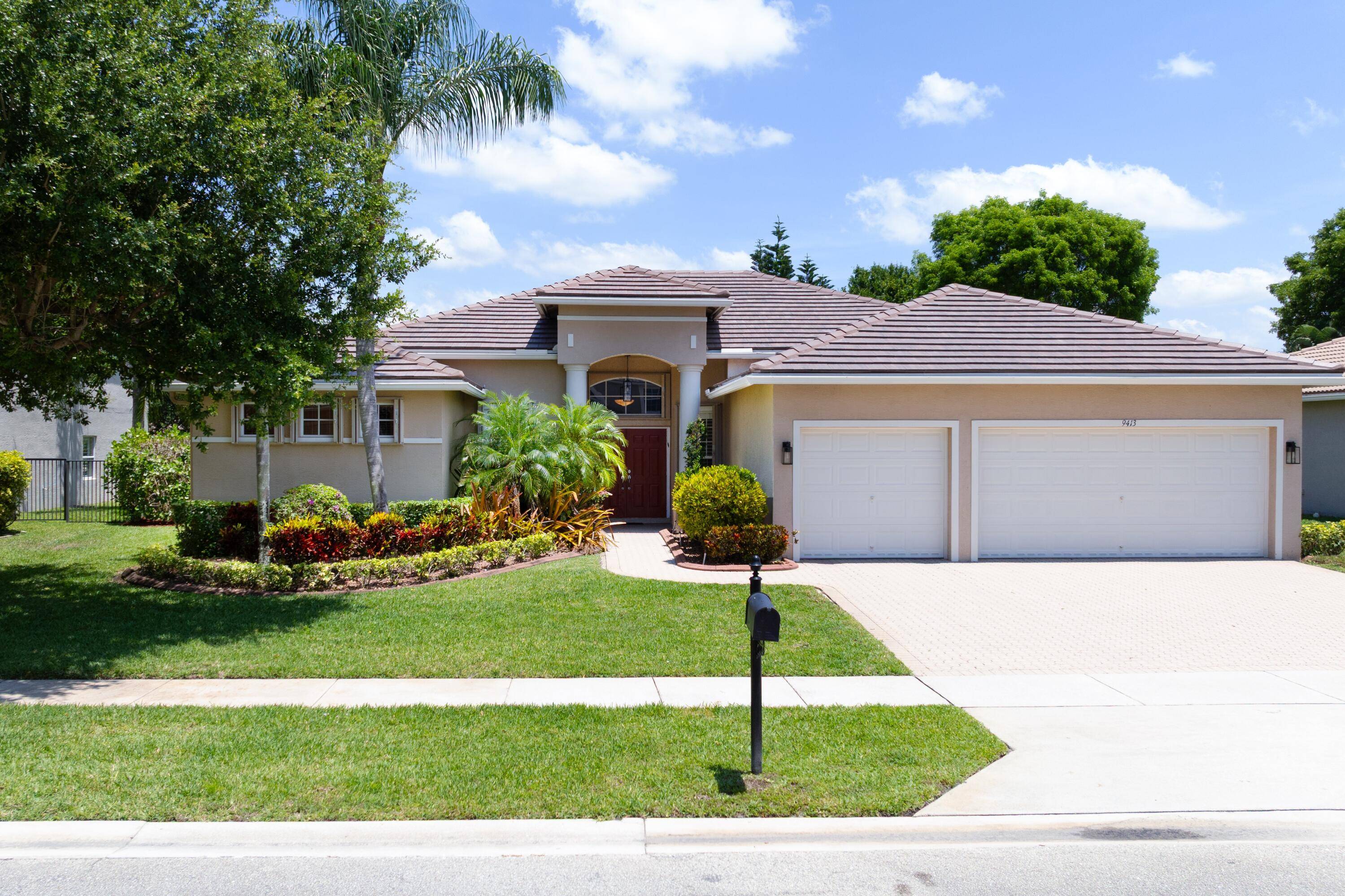 Welcome to your spacious, single story lakefront Estate home located on a premium lot in Stonehaven, a gated community.