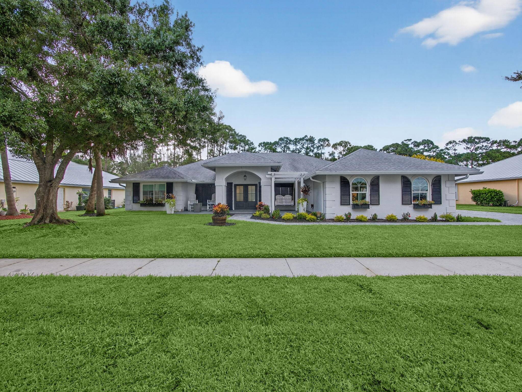 Stunning 4 Bedroom, 3 Bath, 3 Car Garage Home with Private Boat Dock in Locks LandingBeautifully upgraded residence offering the perfect blend of luxury, comfort, and functionality.