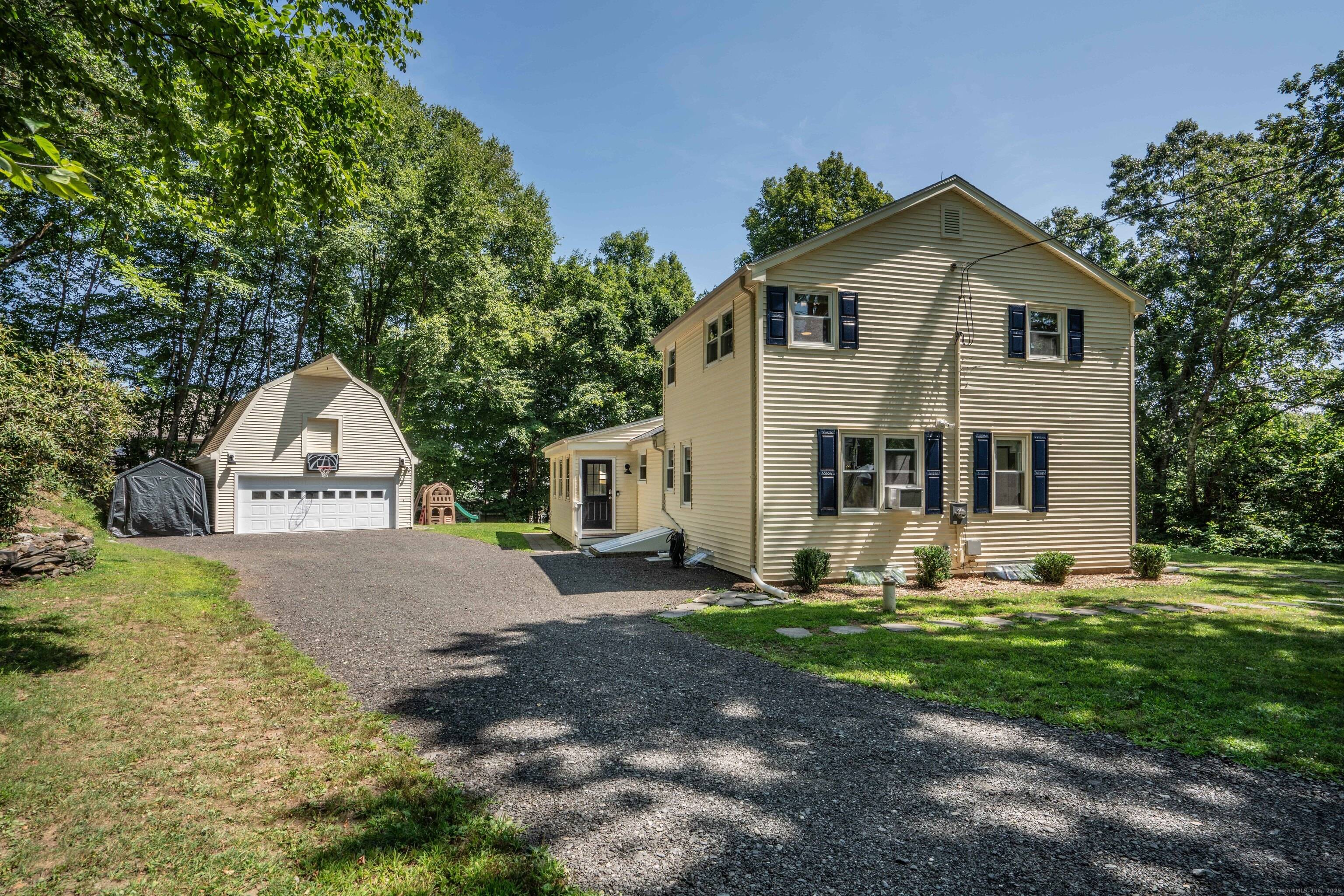 Private retreat in the heart of it all !
