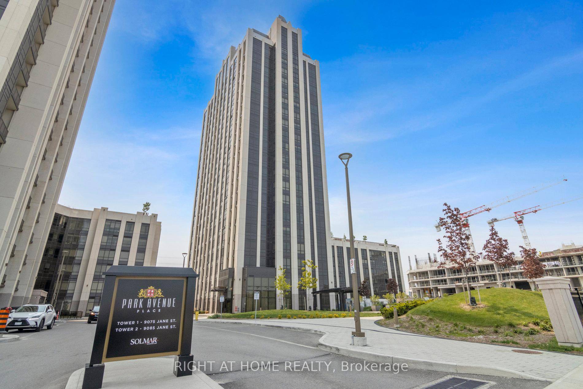 Gorgeous Newer Luxury Condo Located Across Vaughan Mills Mall.