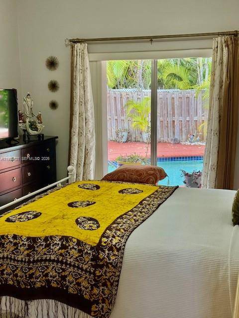 Don t miss this wonderful opportunity to own a charming 3 bedroom, 2 bathroom lakefront home.