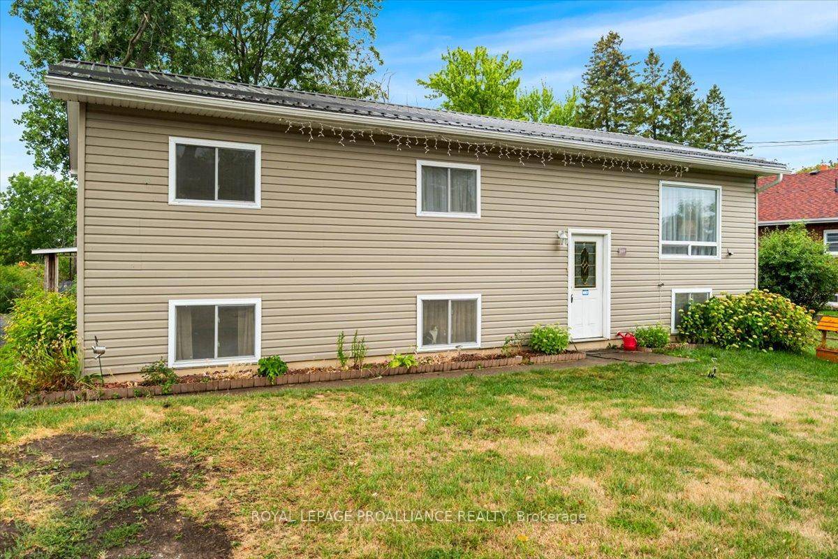 Don't miss out on this lovely home located on a dead end street.
