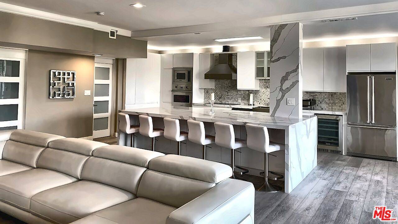 1333  S Beverly Glen Blvd 1BR Westwood La