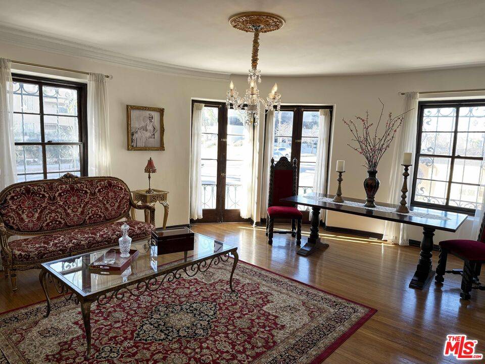 640 S Bronson Ave 2BR La